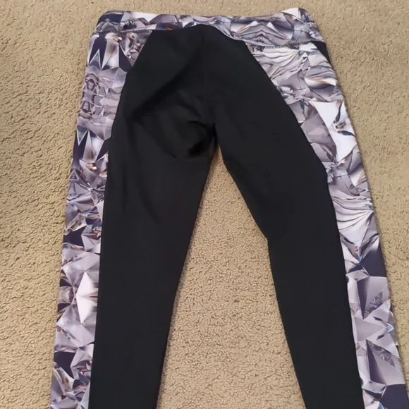 Lularoe Jordan workout leggings Size L - Picture 4 of 6